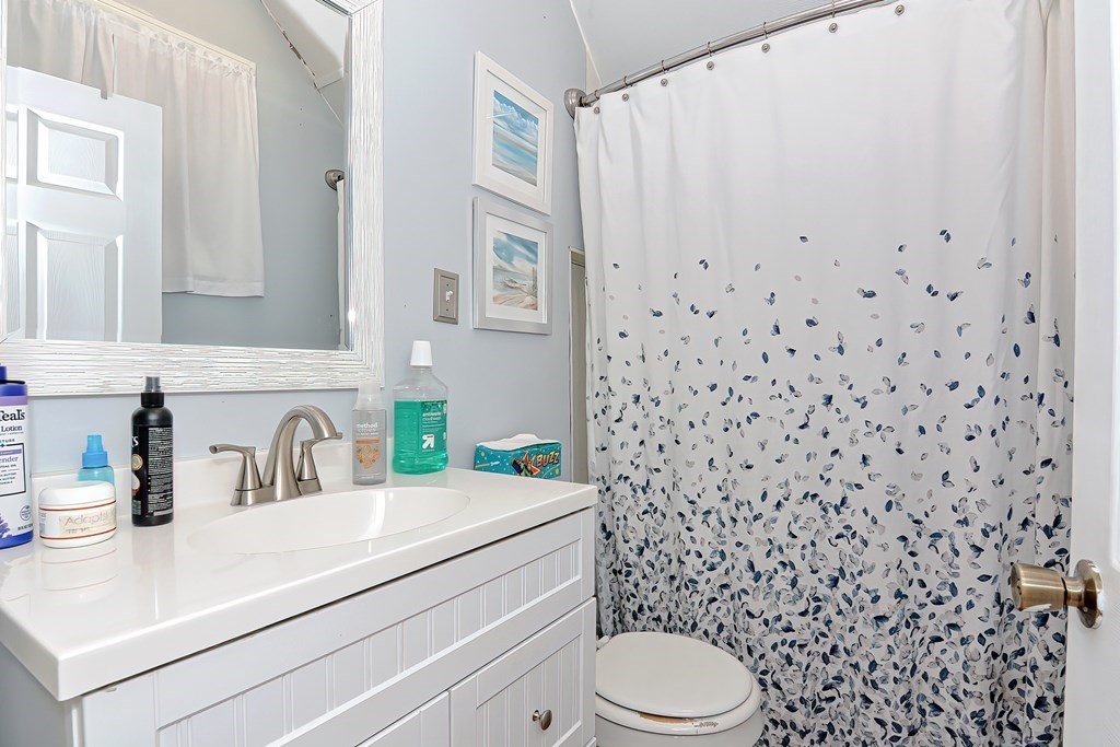 147 Sconticut Neck Road Fairhaven, MA 02719 - Photo 9 of 37 Gallery Image 9