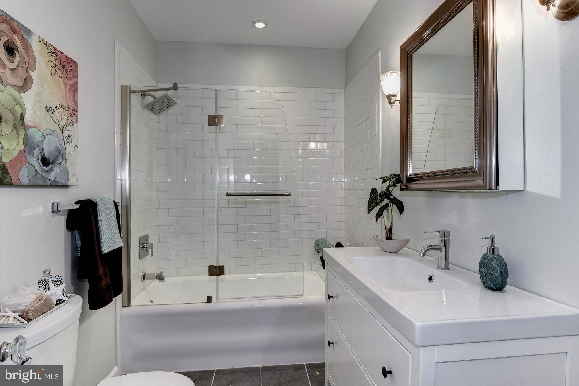 628 Madison Street Northwest Washington, DC 20011 - Photo 16 of 21 Bath (Master)