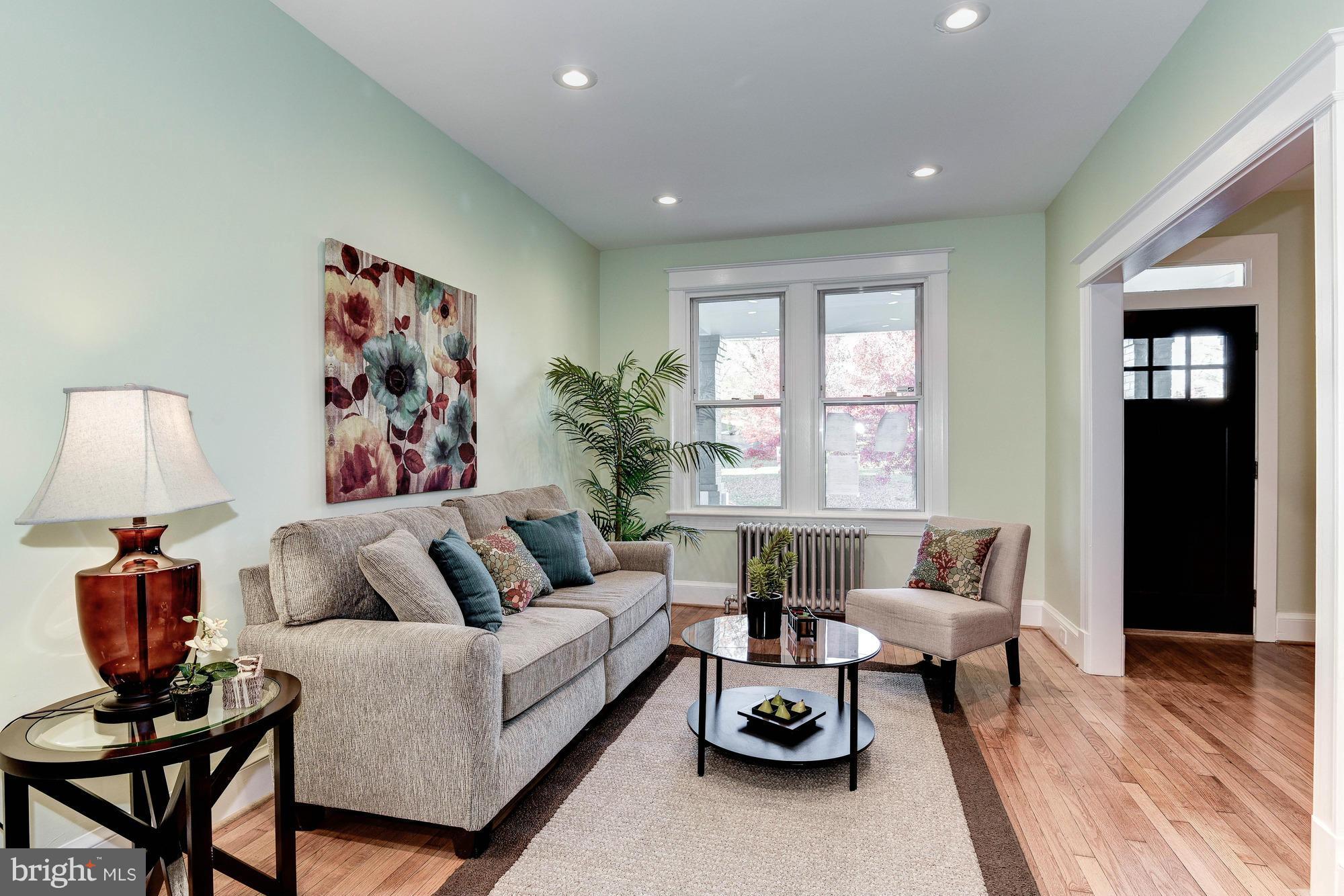 628 Madison Street Northwest Washington, DC 20011 - Photo 5 of 21 Living Room