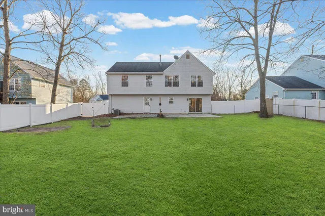 a view of yard with trees