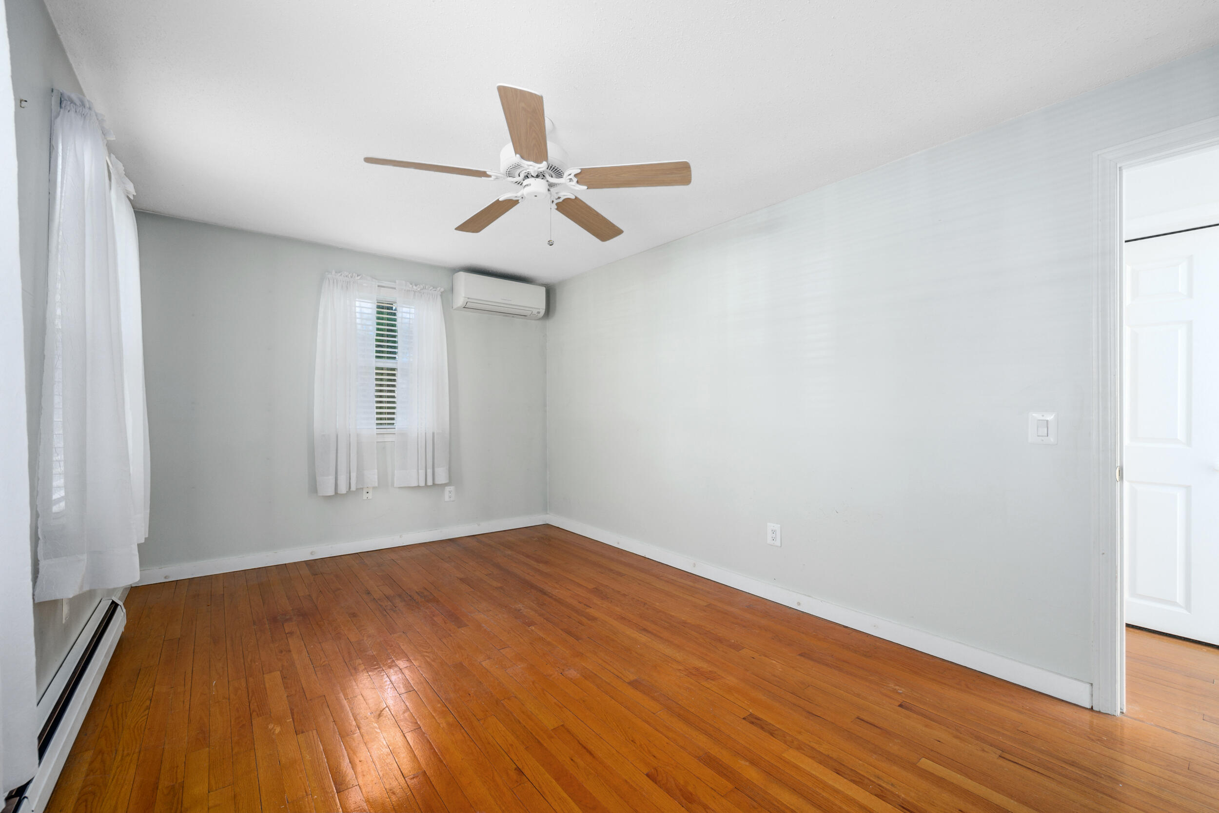 136 Sheaffer Road Centerville, MA 02632 - Photo 21 of 44 a view of empty room with wooden floor