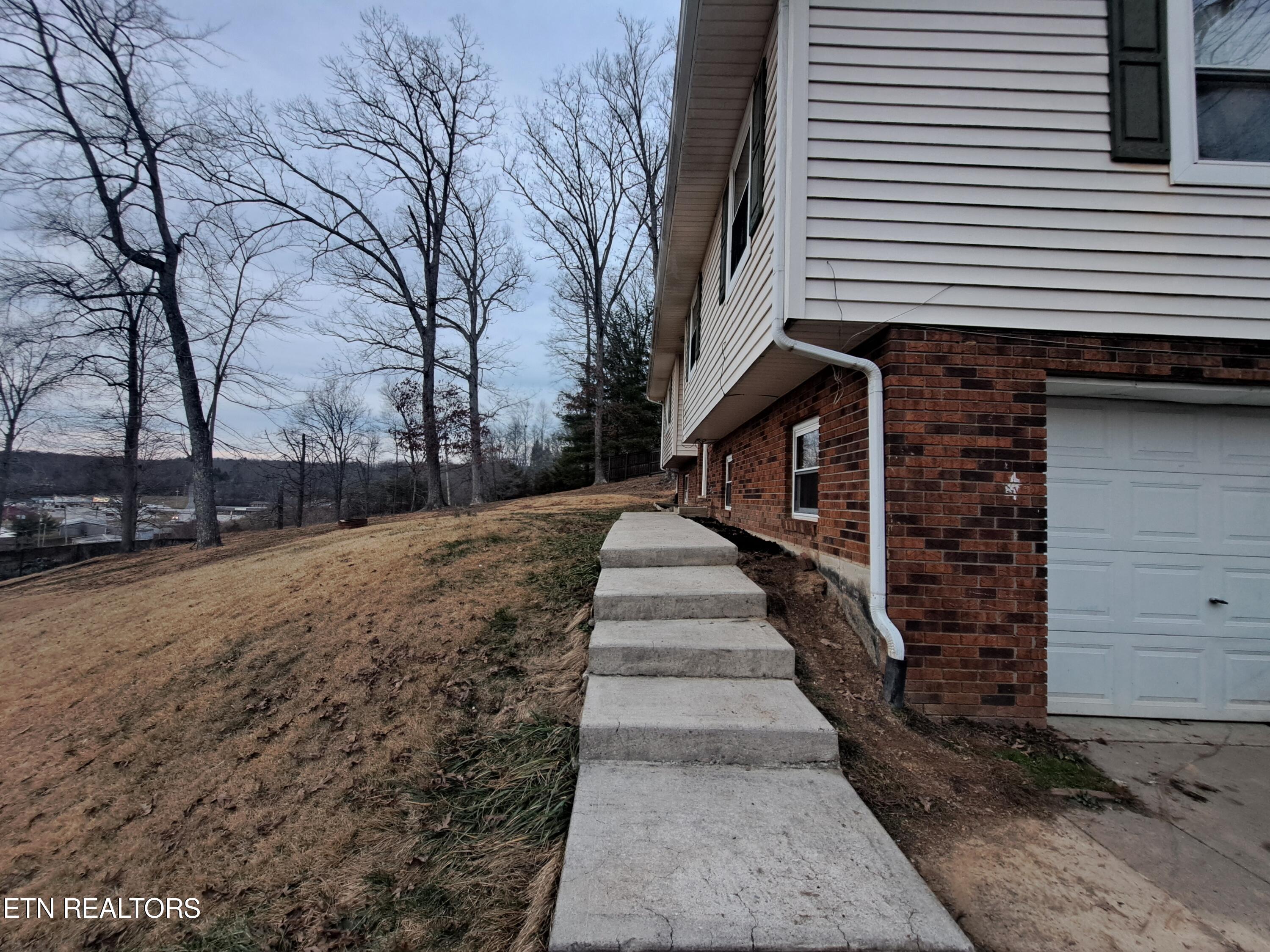 502 Municipal Drive Oneida, TN 37841 - Photo 4 of 42 20240204_175919