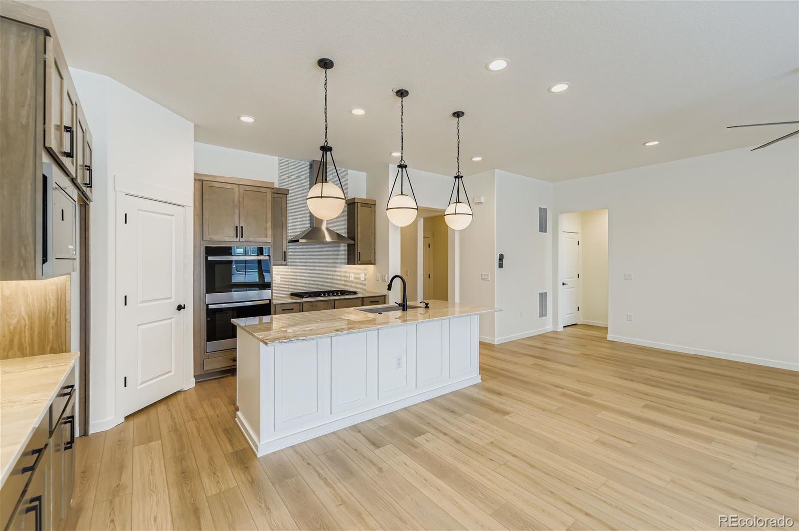 8942 South Riviera Way Aurora, CO 80016 - Photo 10 of 29