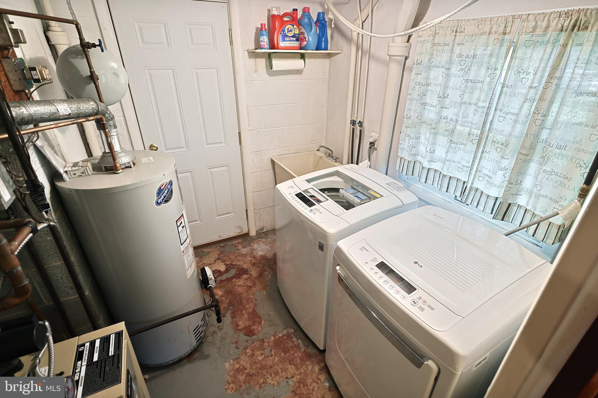 448 Pinehurst Road York, PA 17402 - Photo 28 of 37 Laundry