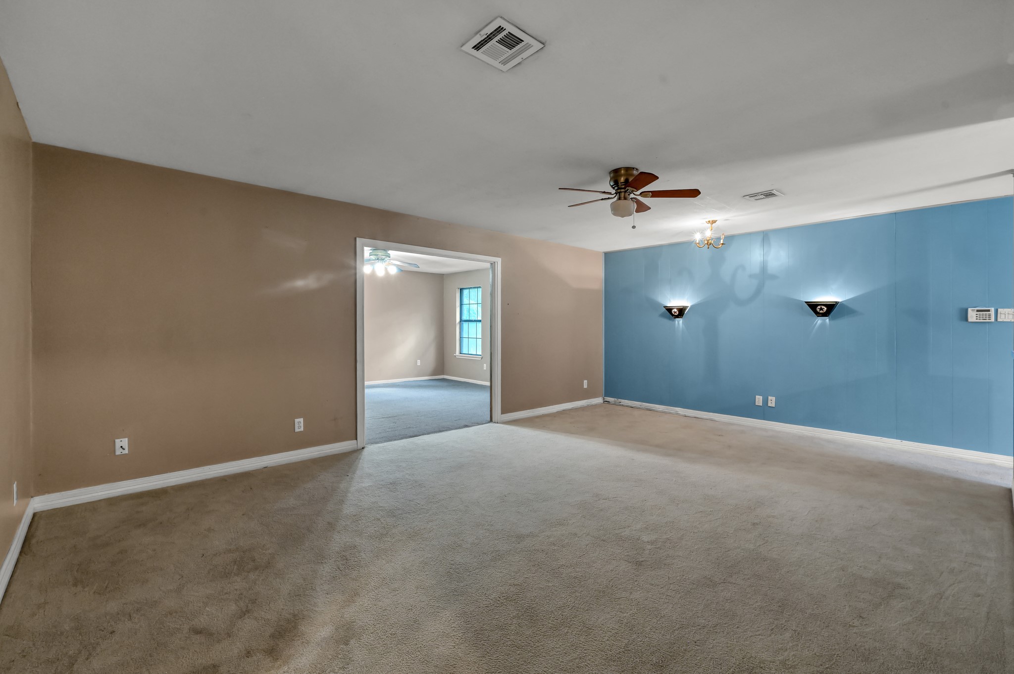 405 Wilson Road Conroe, TX 77301 - Photo 13 of 29