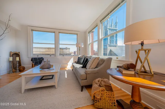 $3,195 | 65 3rd Street, Unit 402, Troy, NY 12180