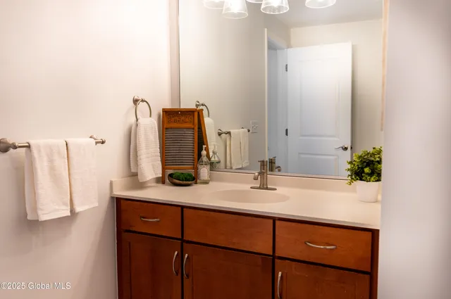 $3,195 | 65 3rd Street, Unit 402, Troy, NY 12180