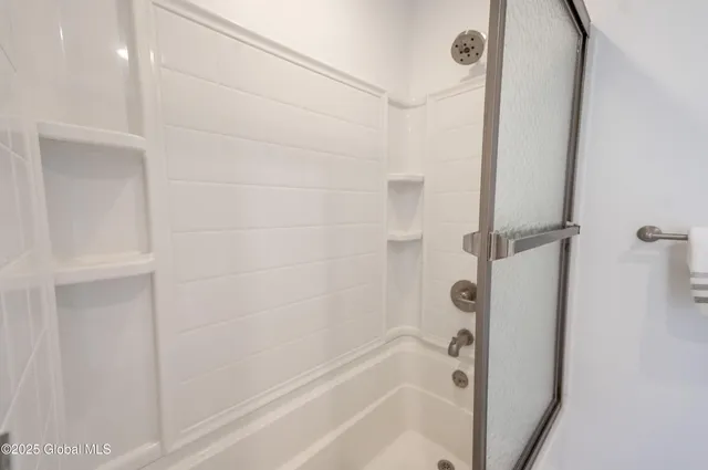 $3,195 | 65 3rd Street, Unit 402, Troy, NY 12180