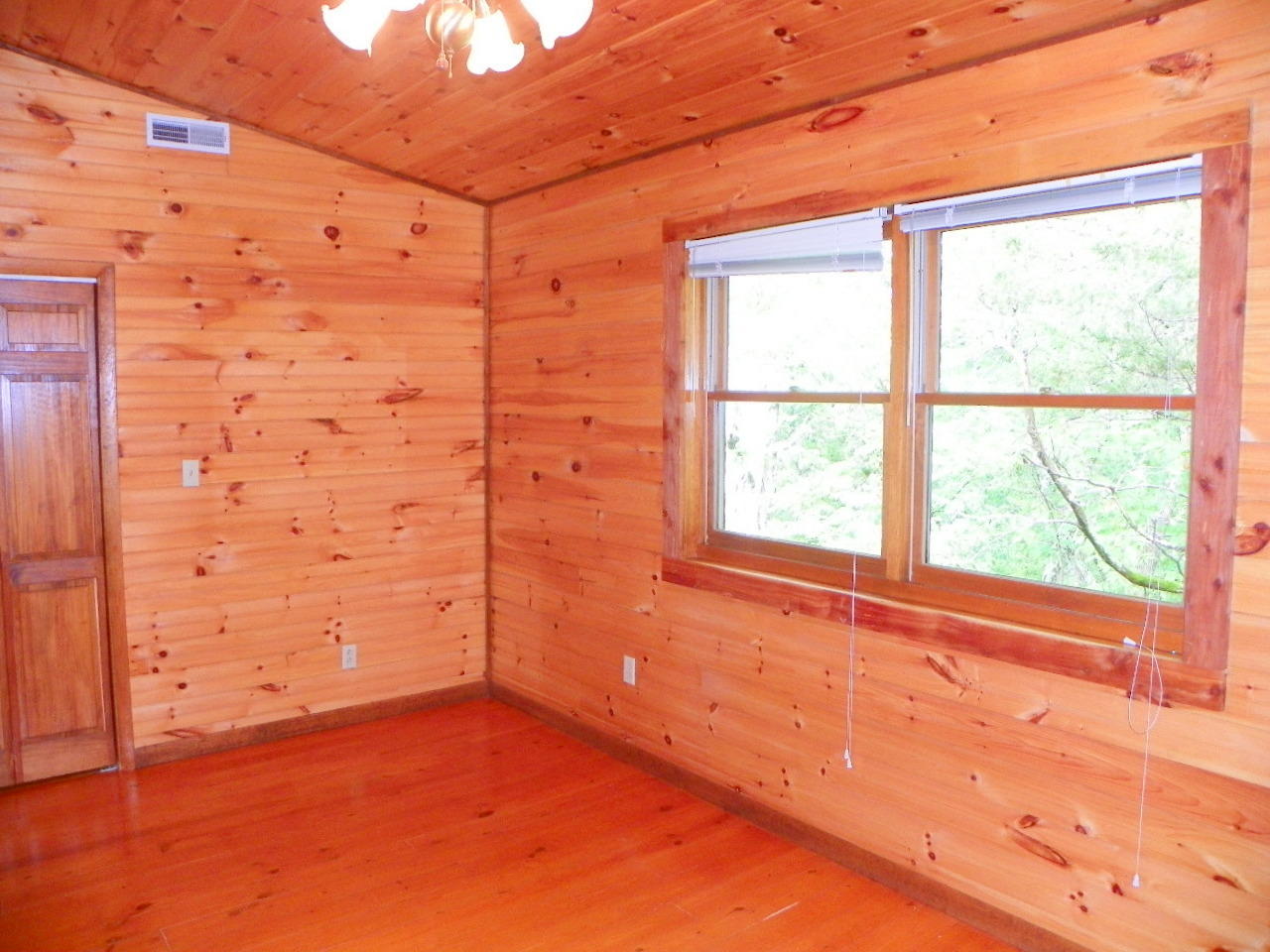 340 Lane Hollow Road Sevierville, TN 37876 - Photo 13 of 36 102_1696