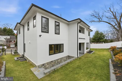 $2,889,000 | 1501 23rd Road South, Arlington, VA 22202