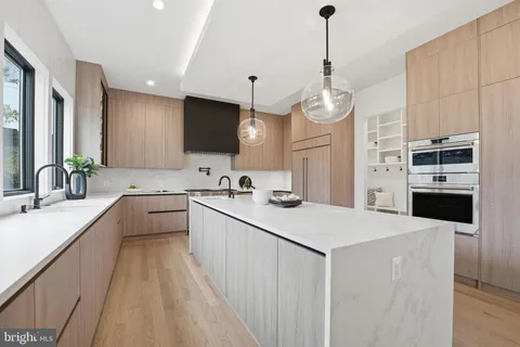 $2,889,000 | 1501 23rd Road South, Arlington, VA 22202