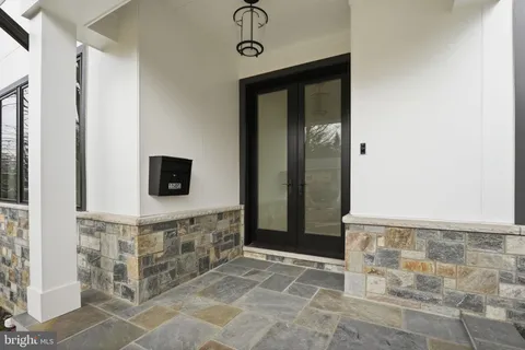 $2,889,000 | 1501 23rd Road South, Arlington, VA 22202