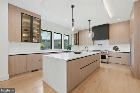 $2,889,000 | 1501 23rd Road South, Arlington, VA 22202