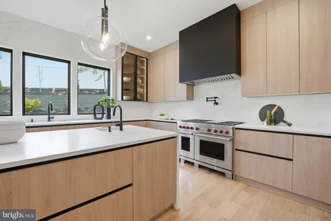 $2,889,000 | 1501 23rd Road South, Arlington, VA 22202