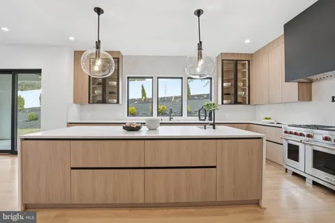 $2,889,000 | 1501 23rd Road South, Arlington, VA 22202