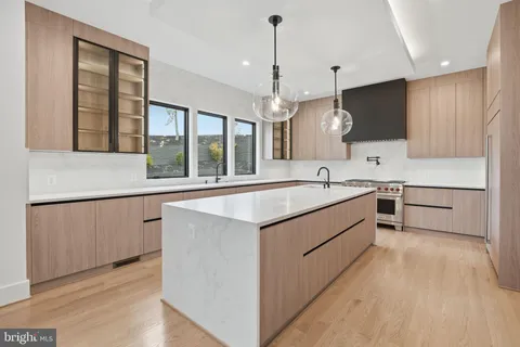 $2,889,000 | 1501 23rd Road South, Arlington, VA 22202