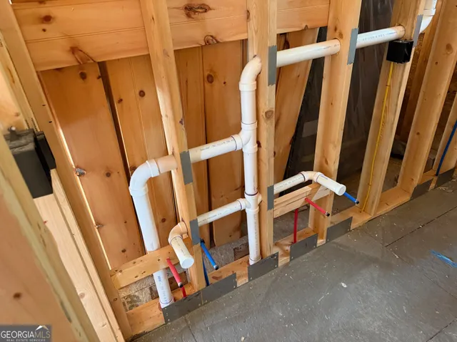 a view of an entryway with a small cabin