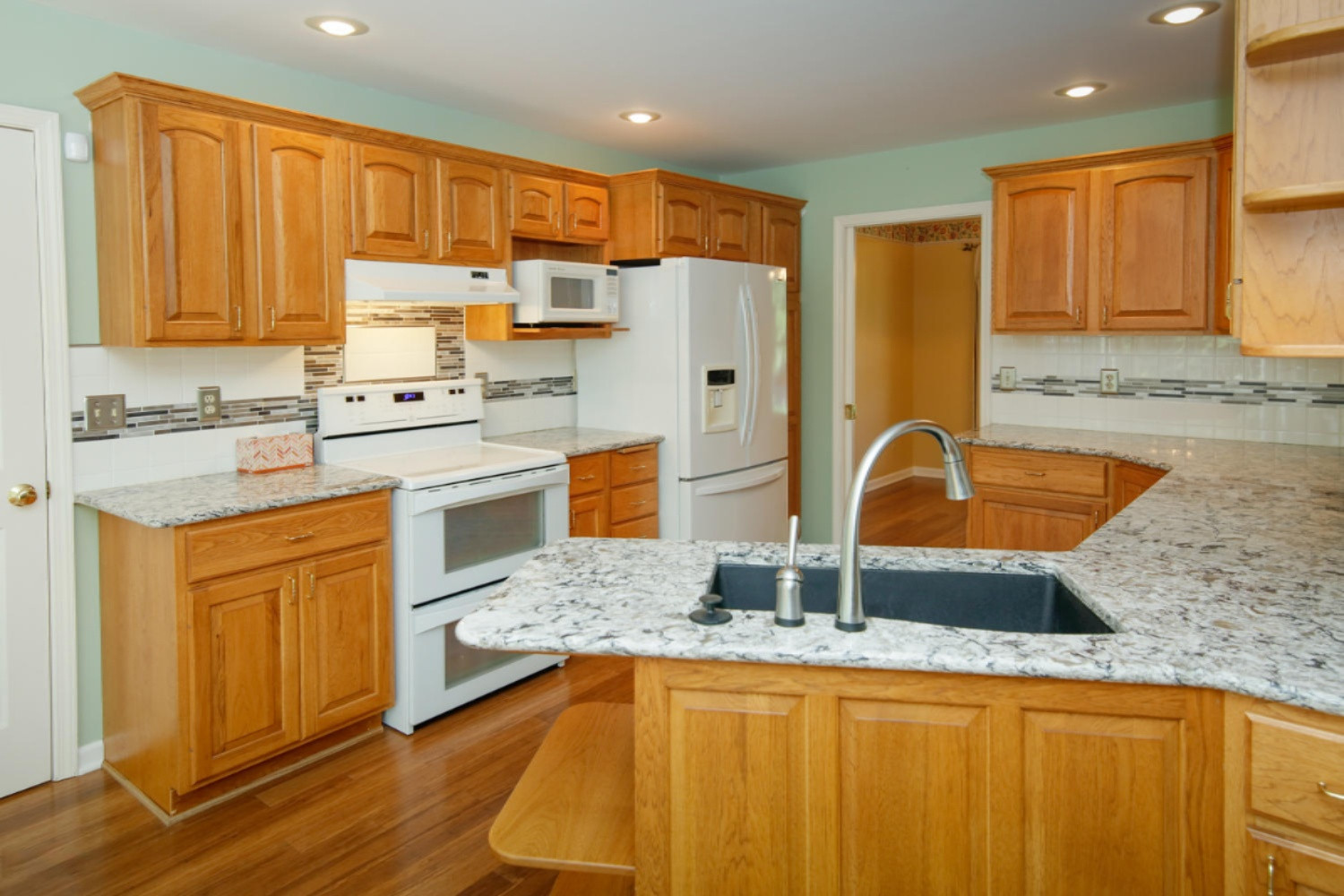 814 Stafford Road Kalamazoo, MI 49006 - Photo 11 of 30 814 Stafford Rd-111