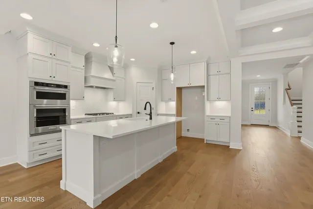 $999,900 | 8159 Nubbin Ridge Road, Knoxville, TN 37919