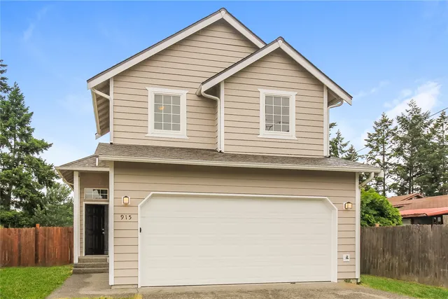 $2,705 | 915 110th Street South, Tacoma, WA 98444