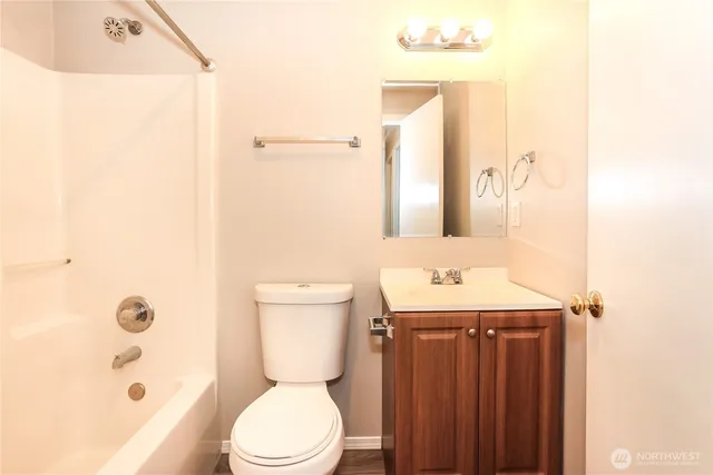 $2,705 | 915 110th Street South, Tacoma, WA 98444