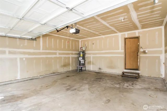 $2,705 | 915 110th Street South, Tacoma, WA 98444