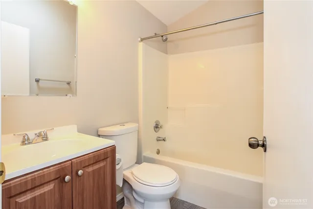 $2,705 | 915 110th Street South, Tacoma, WA 98444