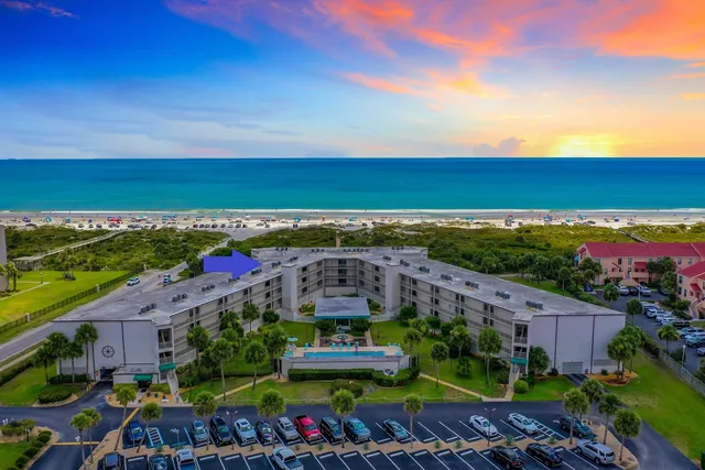 a view of an outdoor space with city view