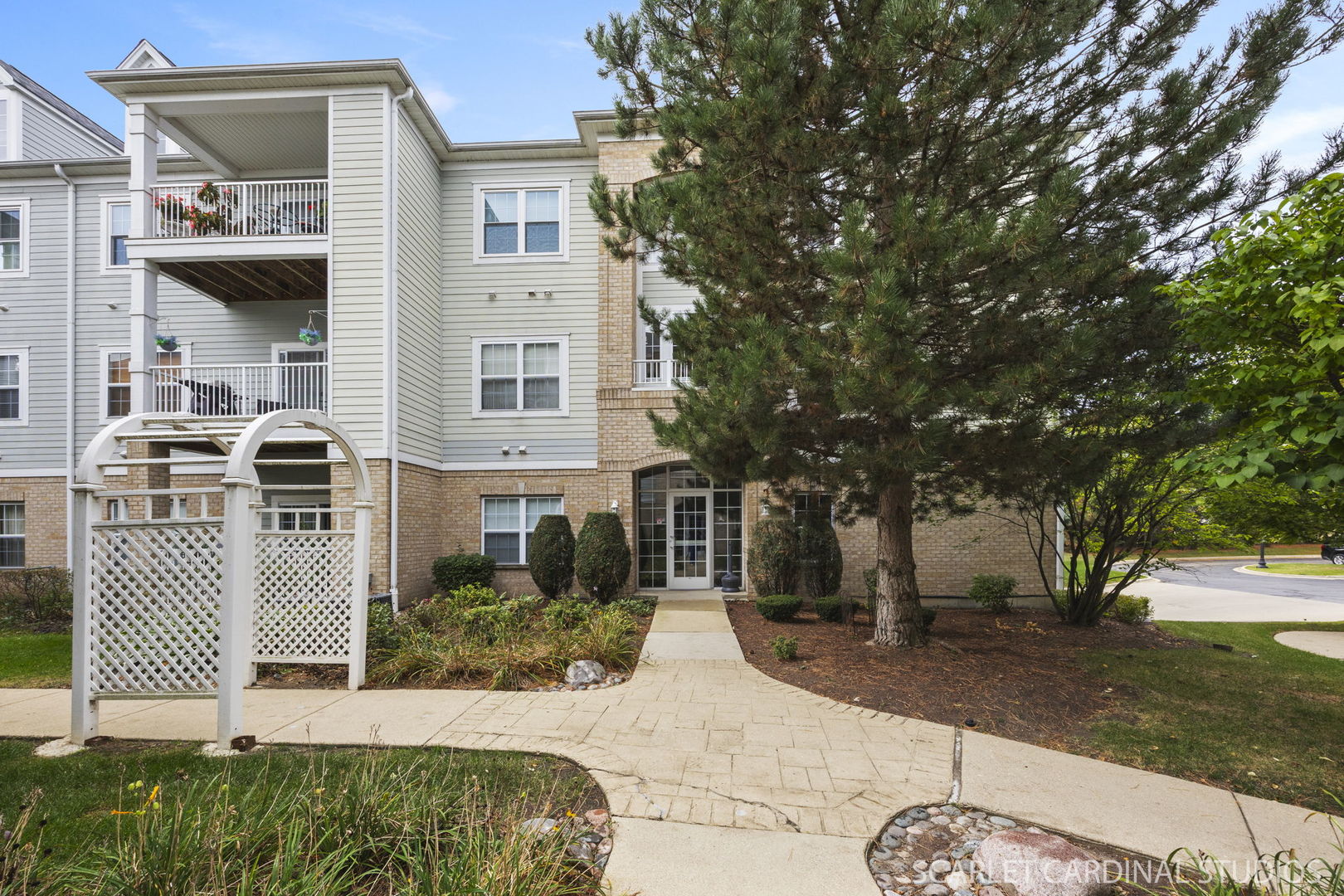 1275 West Lake Street, Unit 104 Addison, IL 60101 - Photo 4 of 20 a front view of a house with a garden