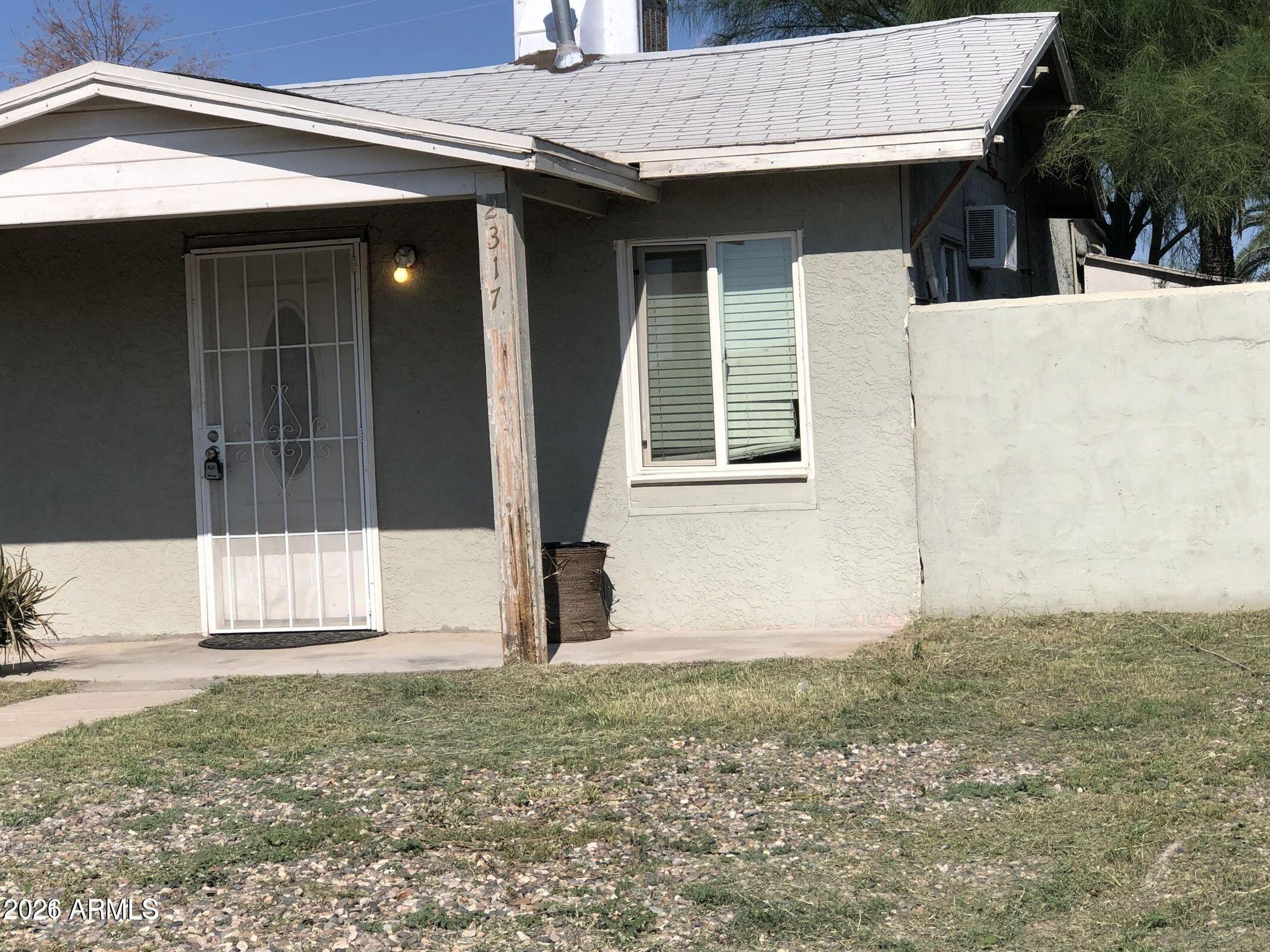 2317 North Mitchell Street Phoenix, AZ 85006 - Photo 6 of 10 2317 A Front of the house.right side