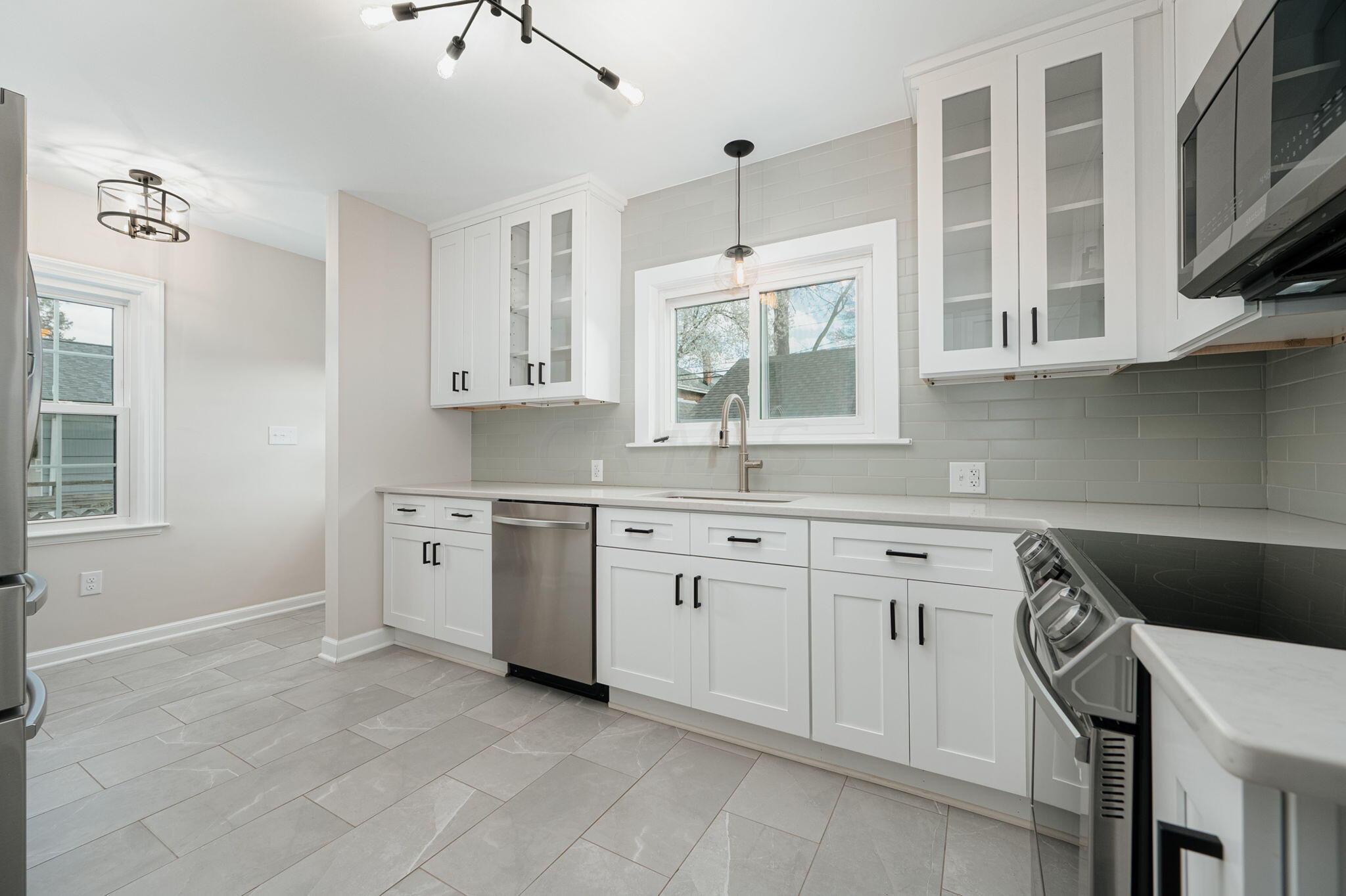 1881 Stanford Road Columbus, OH 43212 - Photo 12 of 37 New quartz counter tops
