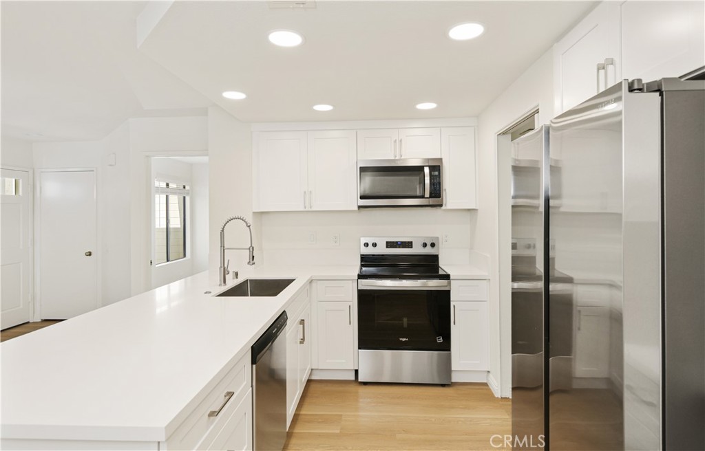 446 Fallingstar Irvine, CA 92614 - Photo 9 of 51