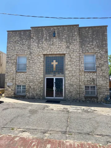$154,900 | 107 West Walnut Avenue, Arkansas City, KS 67005
