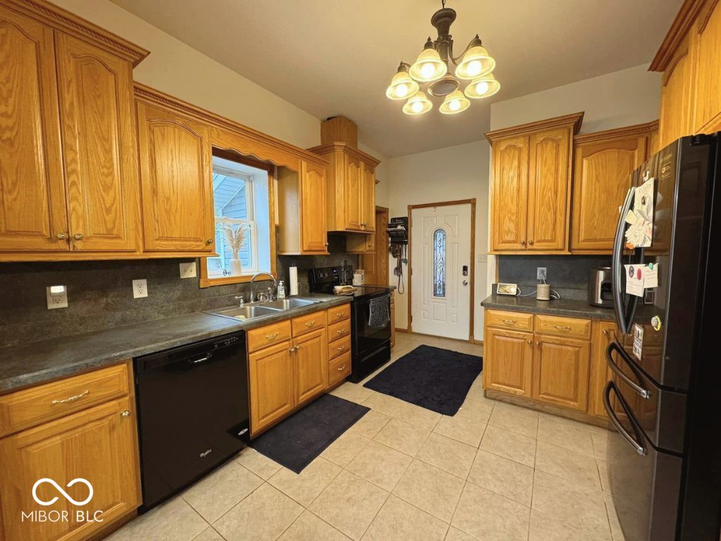 111 Anderson Street Sandborn, IN 47578 - Photo 5 of 35