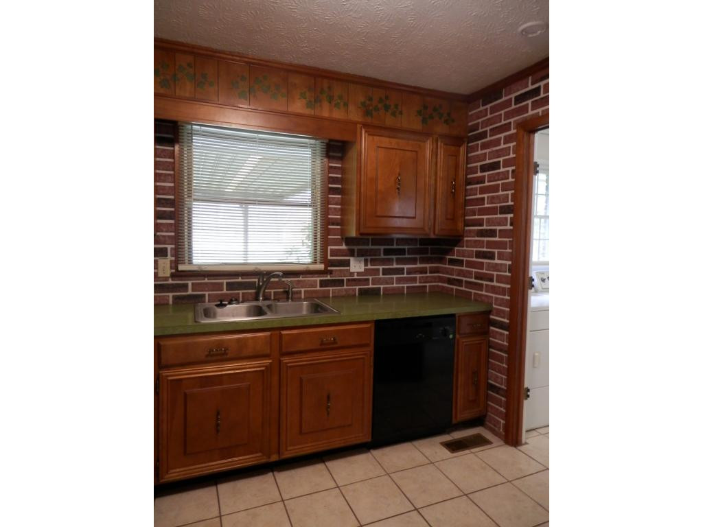 219 Capitol Road Jonesville, VA 24263 - Photo 9 of 23 All Kitchen Appliances Include