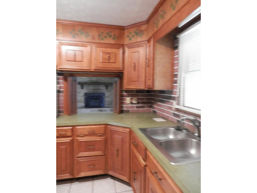219 Capitol Road Jonesville, VA 24263 - Photo 10 of 23 Pass Thru to Den