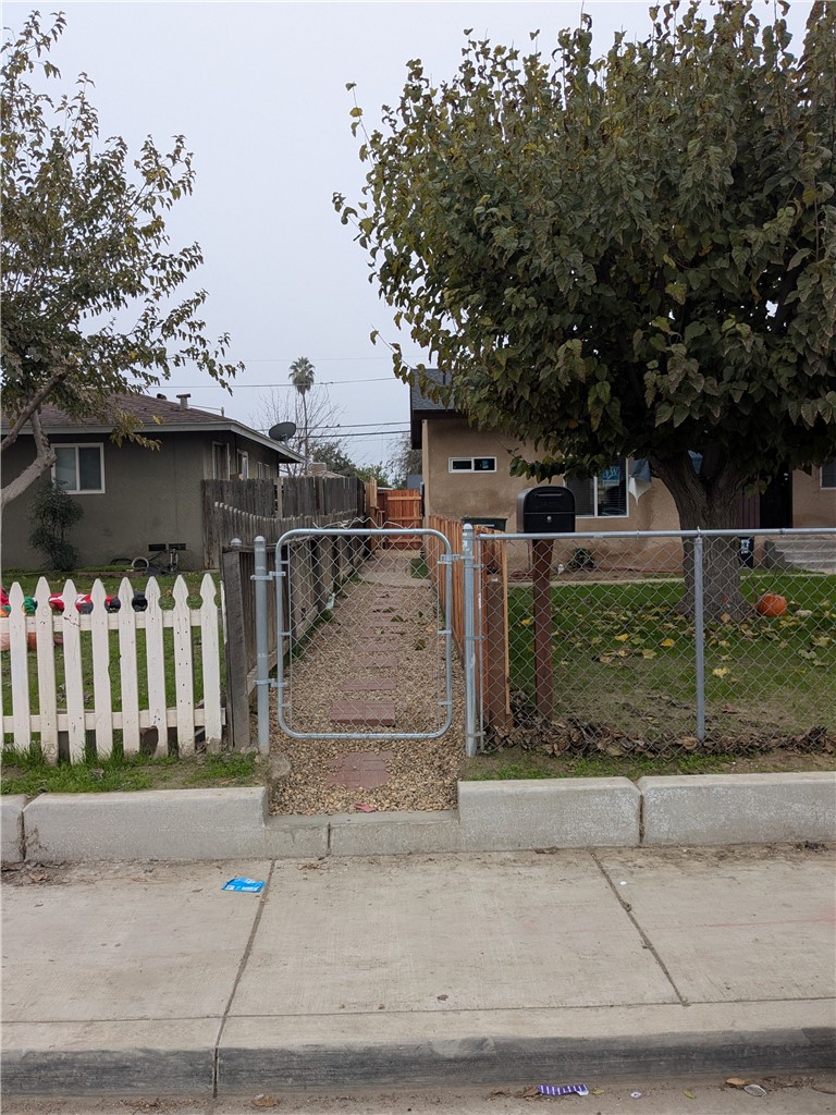 1209 Wilson Road, Unit A Bakersfield, CA 93304 - Photo 2 of 15