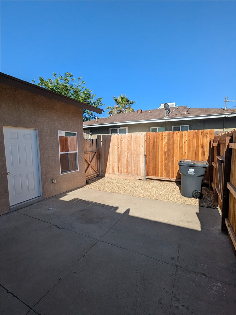1209 Wilson Road, Unit A Bakersfield, CA 93304 - Photo 3 of 15