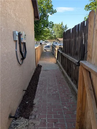 $1,100 | 1209 Wilson Road, Unit A, Bakersfield, CA 93304