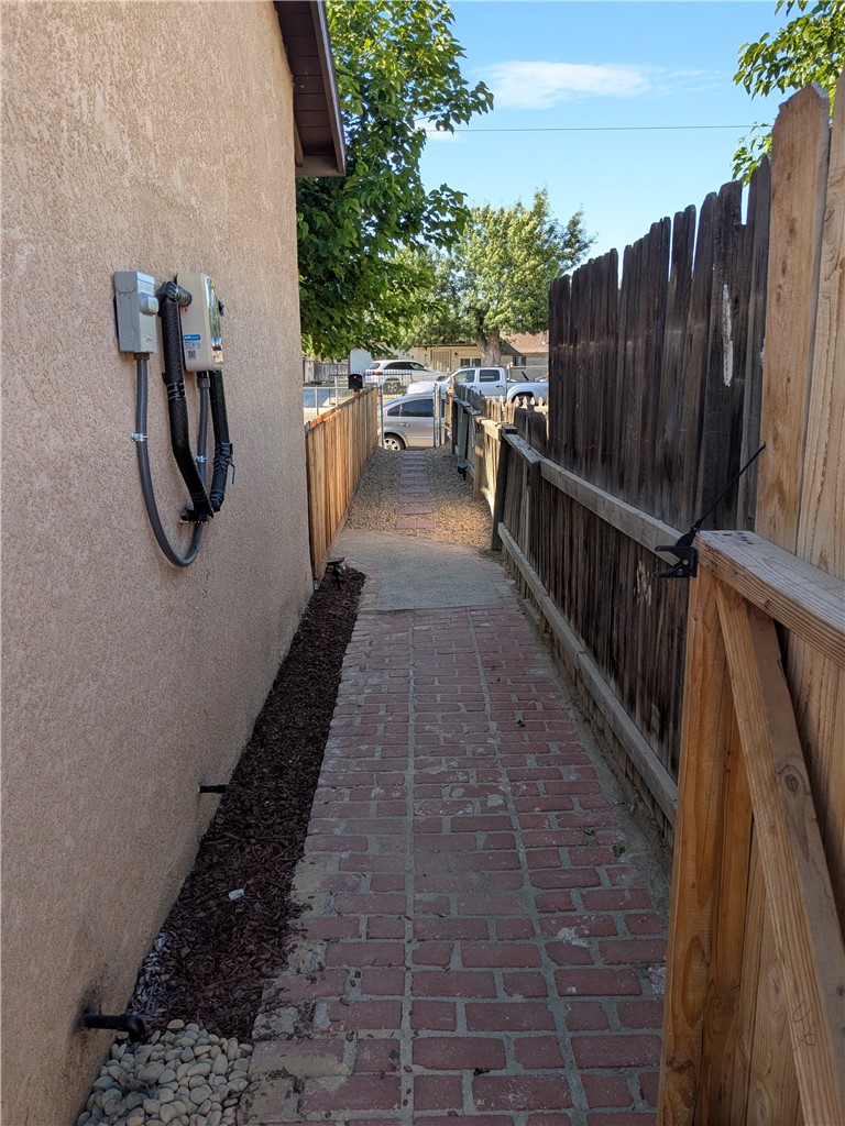 1209 Wilson Road, Unit A Bakersfield, CA 93304 - Photo 4 of 15