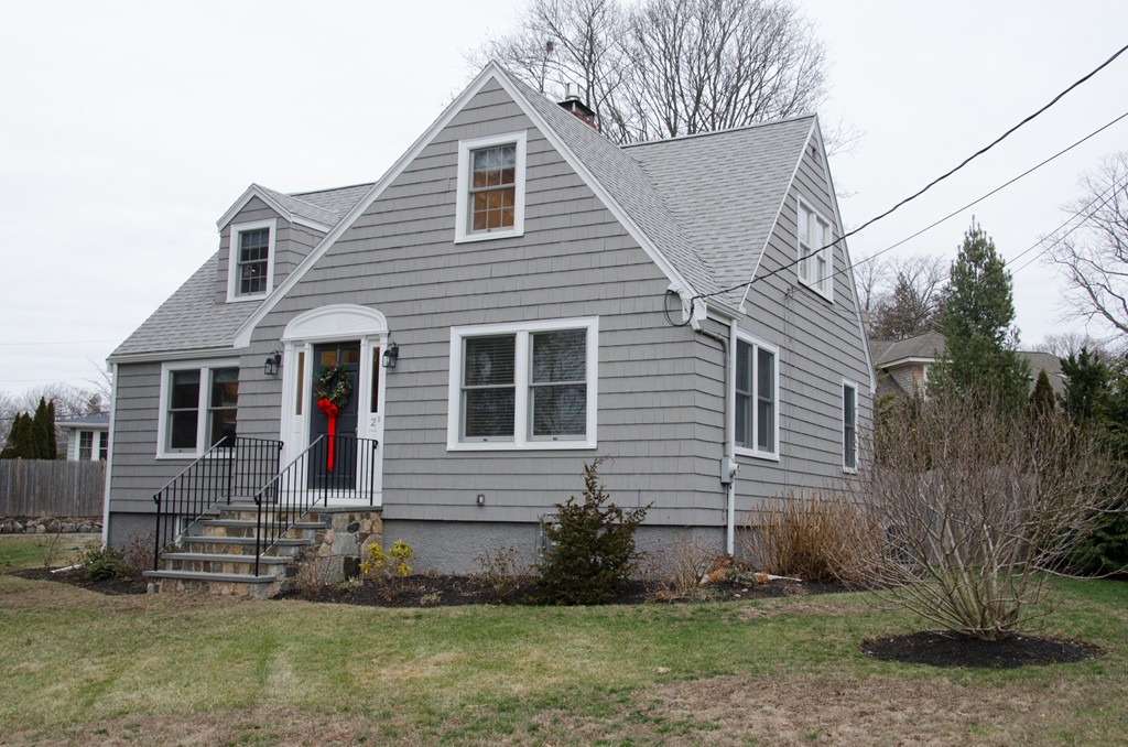 2 Vassar Road Marblehead, MA 01945 - Photo 3 of 27