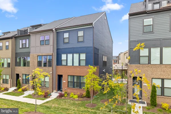 $560,000 | 4833 Vista Glen Lane, Lanham, MD 20706