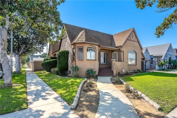 $799,000 | 2000 West 80th Street, Los Angeles, CA 90047