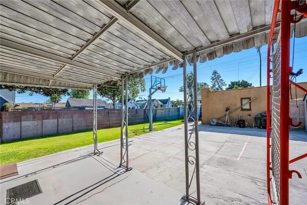 $799,000 | 2000 West 80th Street, Los Angeles, CA 90047
