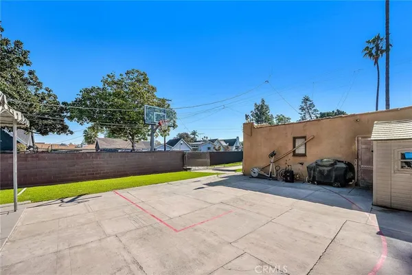 $799,000 | 2000 West 80th Street, Los Angeles, CA 90047