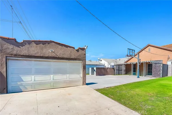 $799,000 | 2000 West 80th Street, Los Angeles, CA 90047