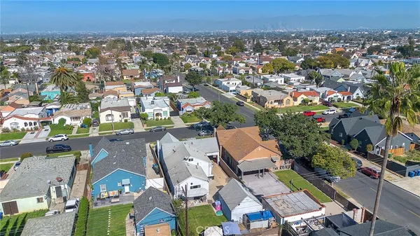 $799,000 | 2000 West 80th Street, Los Angeles, CA 90047