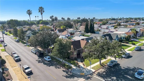 $799,000 | 2000 West 80th Street, Los Angeles, CA 90047
