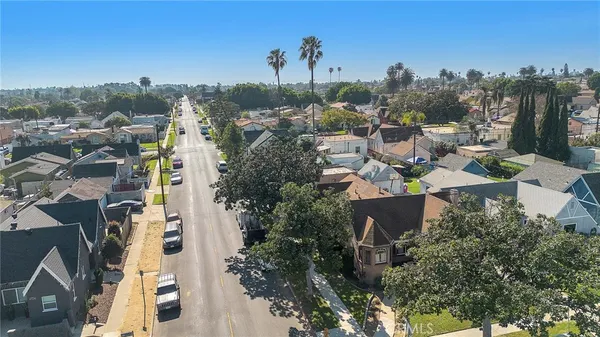 $799,000 | 2000 West 80th Street, Los Angeles, CA 90047