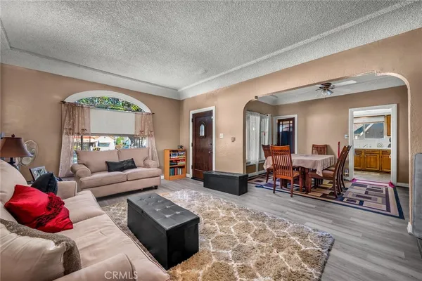 $799,000 | 2000 West 80th Street, Los Angeles, CA 90047